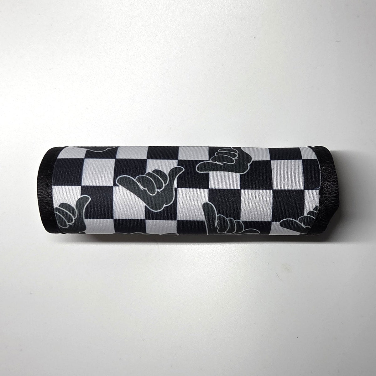 Hawaii artist neoprene luggage handle cover, horizontal, Shaka design in black