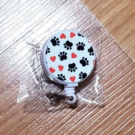 Badge reel, Paws Heart design