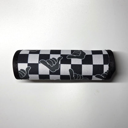 Hawaii artist neoprene luggage handle cover, horizontal, Shaka design in black